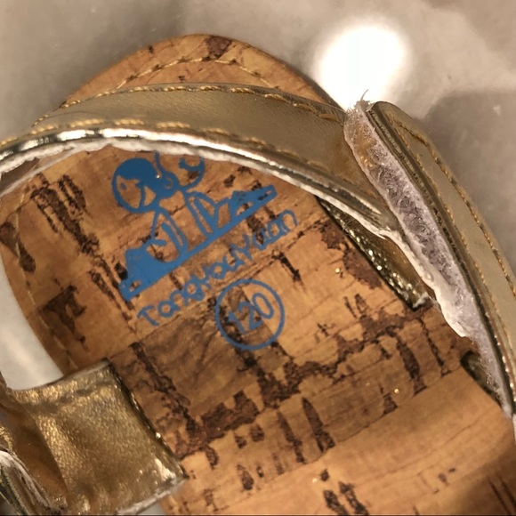 Free w/bundle! NWT Gold Baby Shoes - Picture 5 of 7